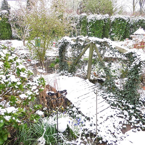 Gartenblick Schnee im April 2019